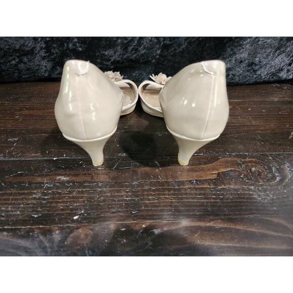 Bandalino Palet 3 Taupe Floral Accent Peep-toe Pumps/Sz. 7.5M - Picture 6 of 8